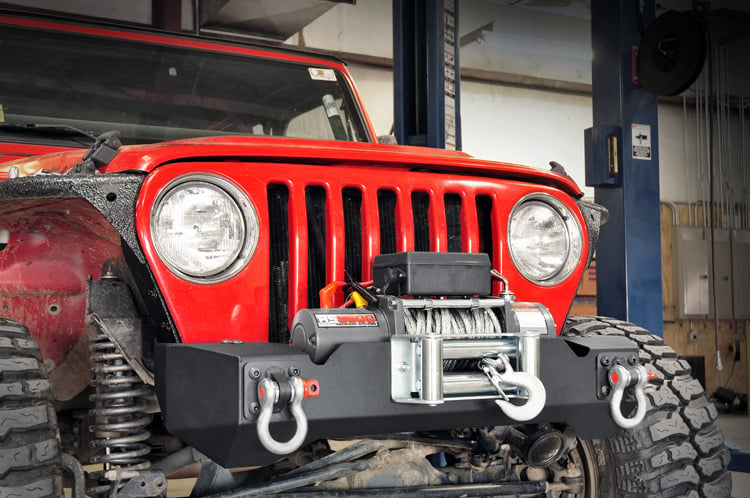 Front Stubby Winch Bumper Jeep Wrangler TJ (97-06)/Wrangler Unlimited (04-06) Rough Country
