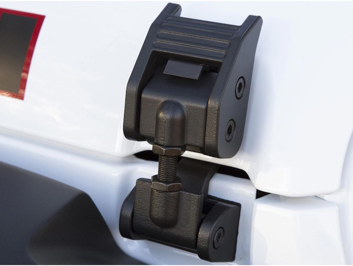 Hood Catch Kit Textured Black 2018-Present Jeep Wrangler / 20-Present Gladiator Rugged Ridge