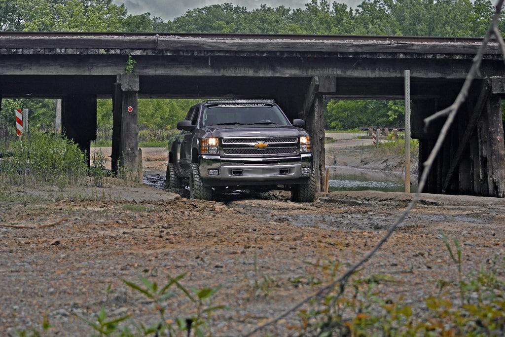 6.0 Inch GM Suspension Lift Kit w/ N3 Loaded Struts and V2 Shocks Rough Country