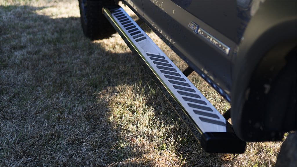 Summit Ridge 2.0 Running Board Kit Polished Stainless 2015-2022 Colorado/Canyon Lund