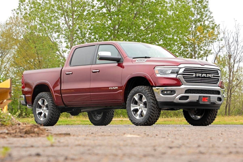 3.5 Inch Lift Kit M1 Struts/M1 Red Ram 1500 2WD/4WD (2019-2026) Rough Country