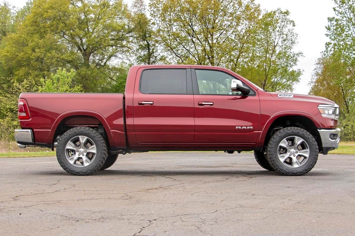 3.5 Inch Ram Bolt-On Lift Kit w/ Rear V2 Shocks 19-23 Ram 1500 4WD Rough Country