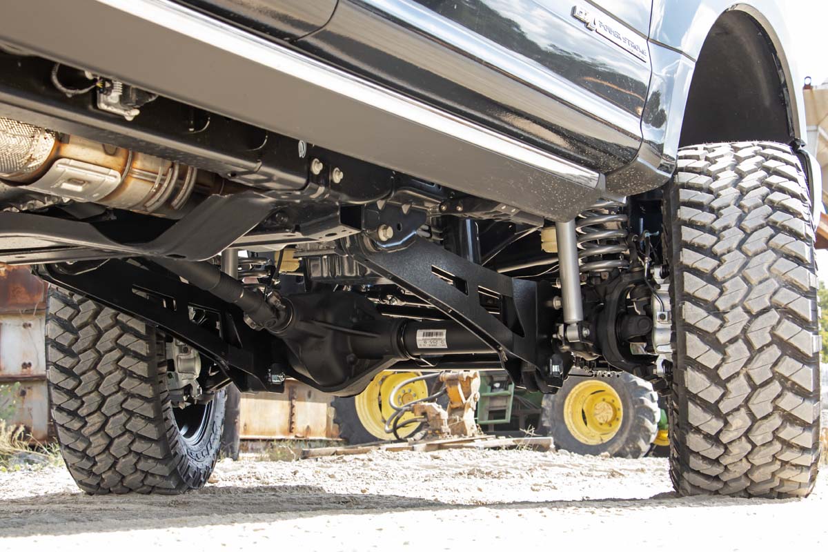 6 Inch Lift Kit OVLD M1 Shocks Ford F-250/F-350 Super Duty 4WD (17-22) Rough Country