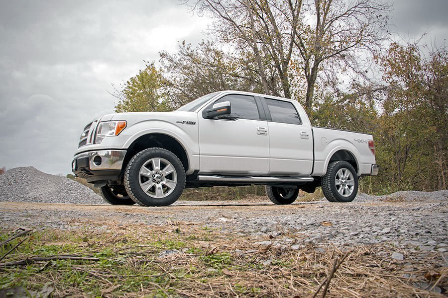 2 Inch Leveling Lift Kit w/V2 Shocks 09-13 F-150 Rough Country