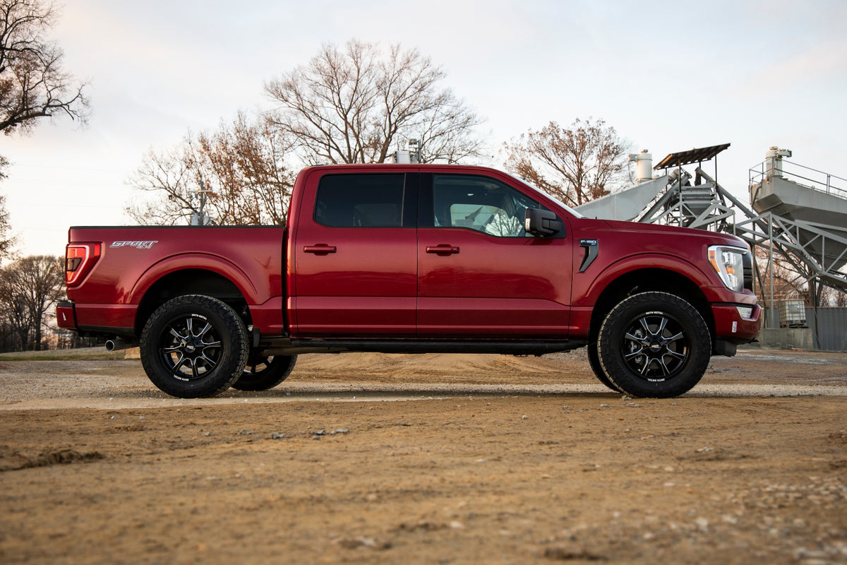 2.0 Inch Ford Leveling Kit w/N3 Struts and V2 Shocks For 2021 F-150 Rough Country