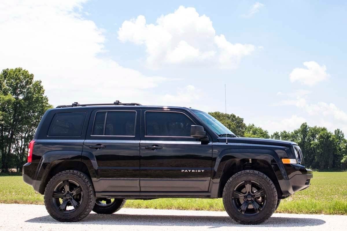 2 Inch Lift Kit N3 Front Struts Jeep Compass (07-16)/Patriot (10-17) Rough Country