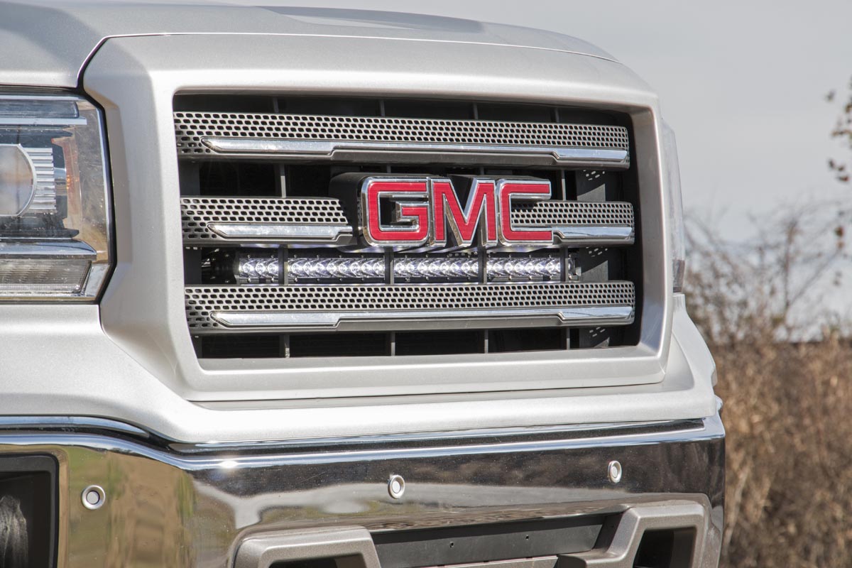 LED Light Kit Behind Grille Mount 30 Inch Chrome Single Row Silverado/Sierra 1500 (14-18 & Classic) Rough Country