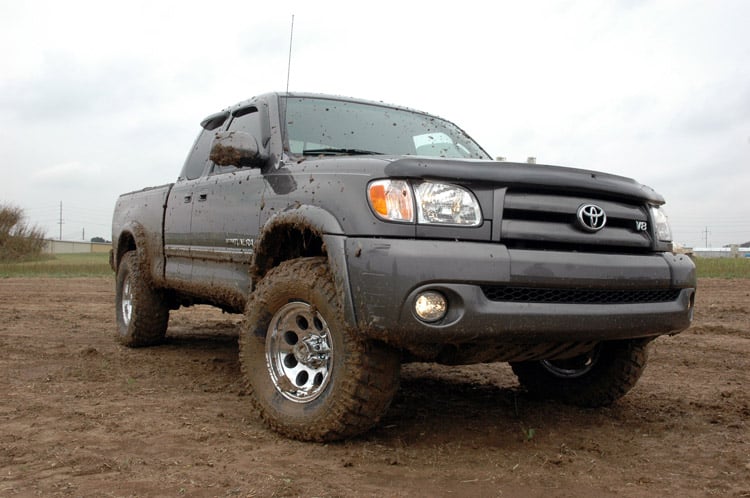 2.5 Inch Lift Kit Toyota Tundra 2WD/4WD (2000-2006) Rough Country