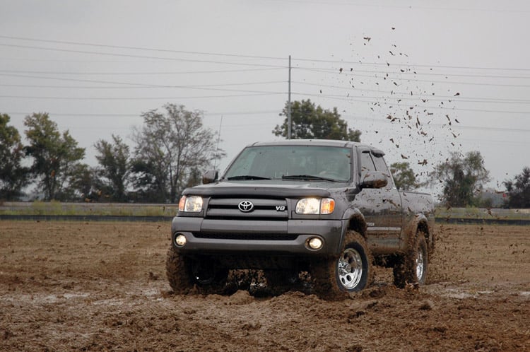 2.5 Inch Lift Kit N3 Struts Toyota Tundra 4WD (2000-2006) Rough Country