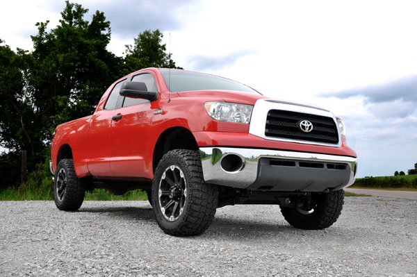 4.5 Inch Toyota Suspension Lift Kit w/V2 Shocks 07-15 Tundra Rough Country