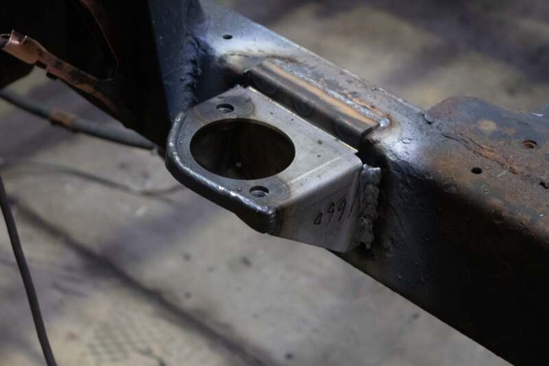Rust Buster 88-95 Toyota Pickups Middle Body Mount- (Right)