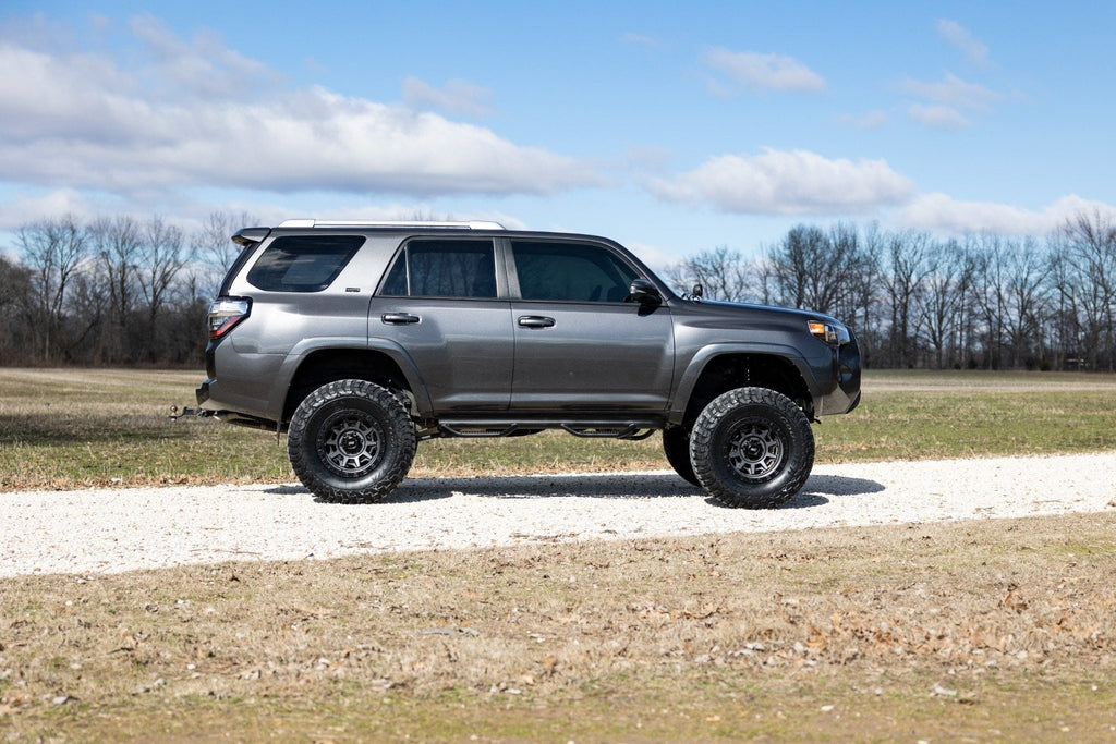 85 Series Wheel Simulated Beadlock Gunmetal Gray/Black 17x9 Rough Country