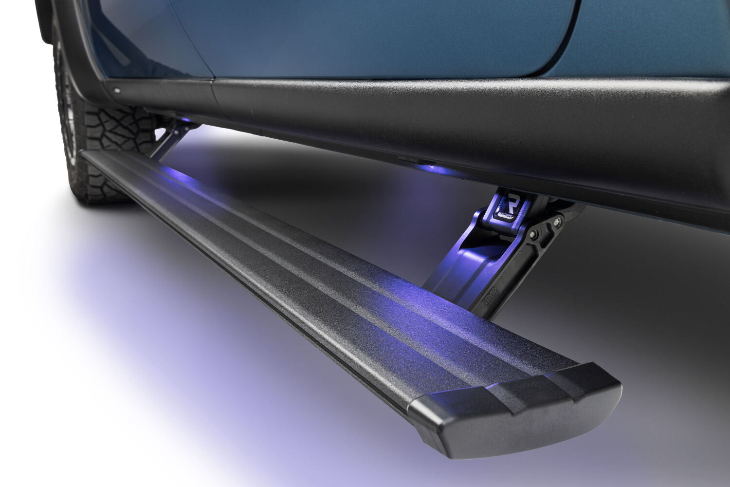 PowerStep SmartSeries Running Board 22-25 Silverado/Sierra 1500 24-26 Silverado/Sierra HD AMP Research
