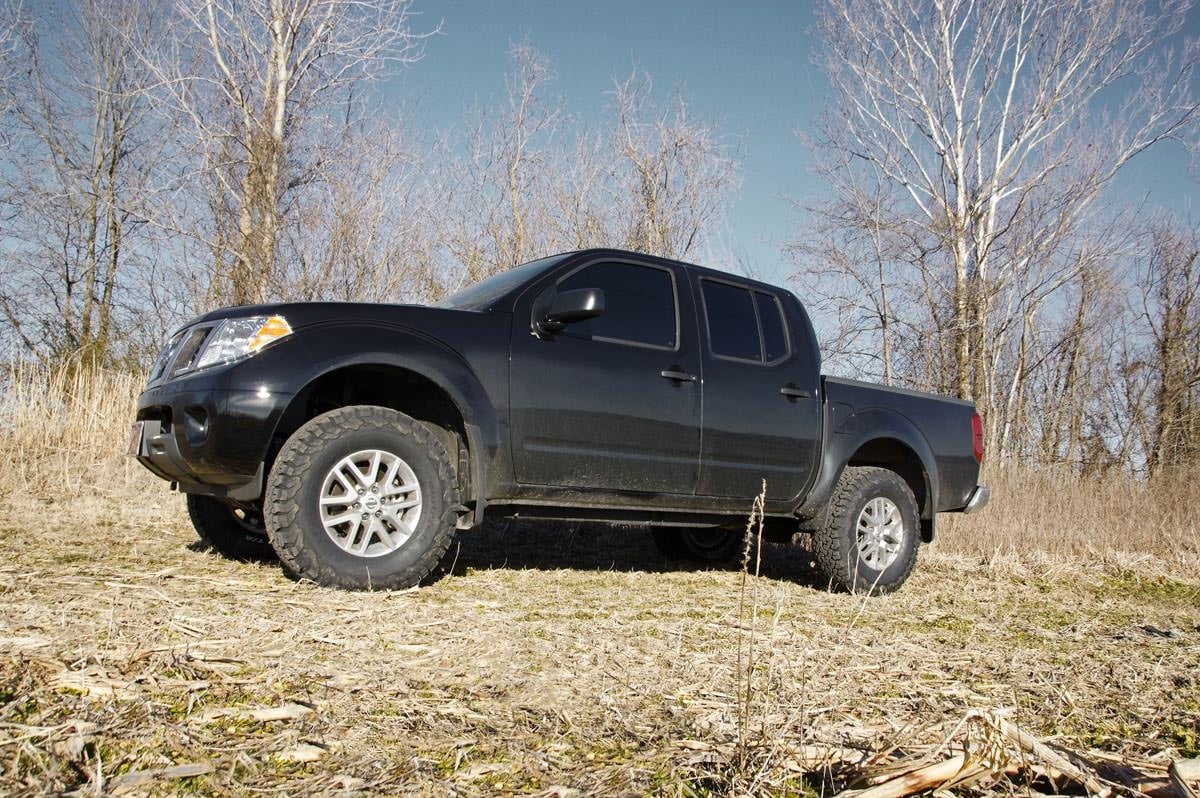 2.5 Inch Leveling Kit Red Spacers Front Nissan Frontier (05-26)/Xterra (05-15) Rough Country