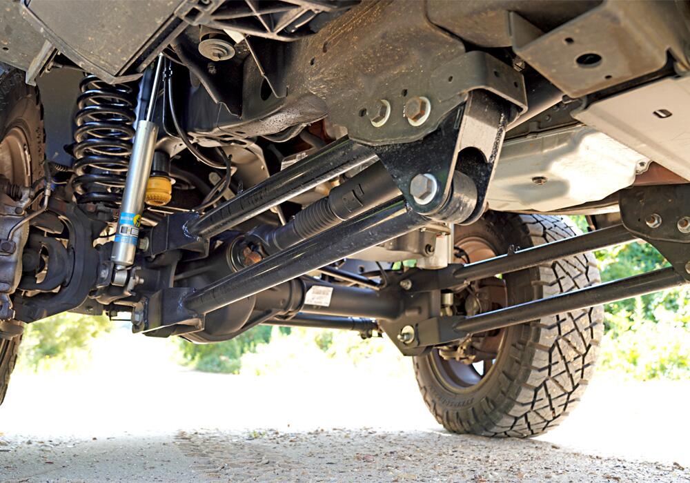 4 Inch Lift Kit 2008-2010 Ford F-250/350 4WD Diesel Engine with 4-Link Conversion with Shocks Superlift