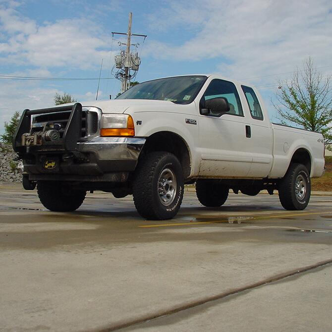 2 Inch Lift Kit 2000-2004 Ford F-250 and F-350 Super Duty 4WD Diesel and V-10 with Superlift Shocks Superlift