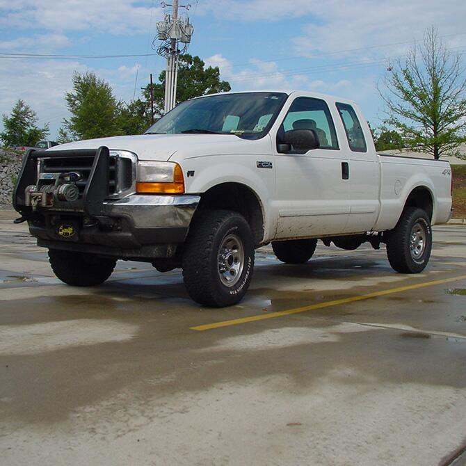 2 Inch Lift Kit 2000-2004 Ford F-250 and F-350 Super Duty 4WD Diesel and V-10 with Superlift Shocks Superlift