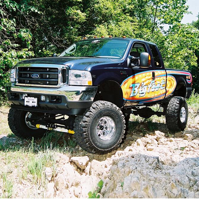 6 Inch Lift Kit 2000-2004 Ford F-250 and F-350 Super Duty 4WD Diesel and V-10 with Shocks Superlift