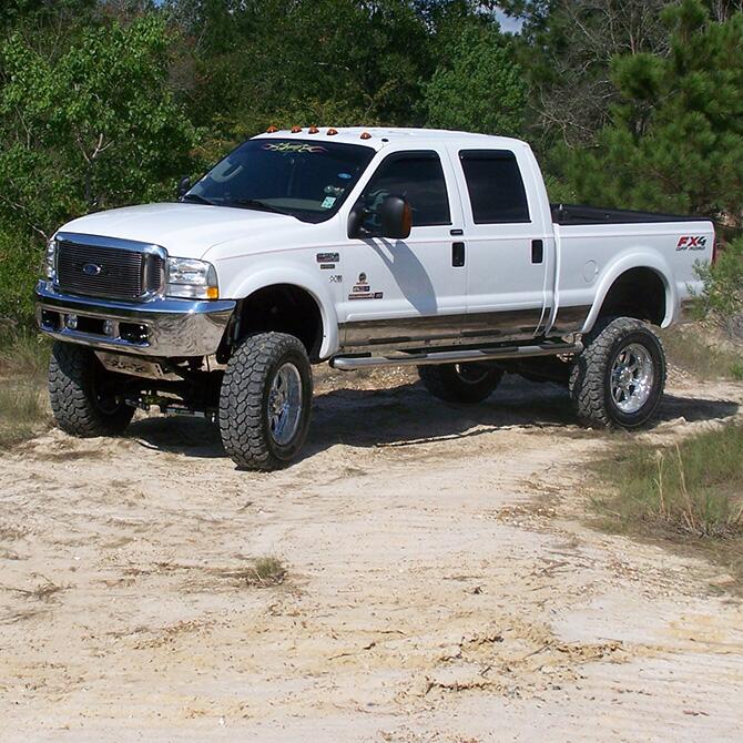 8 Inch Lift Kit 2000-2004 Ford F-250 and F-350 Super Duty 4WD Diesel and V-10 with Shocks Superlift