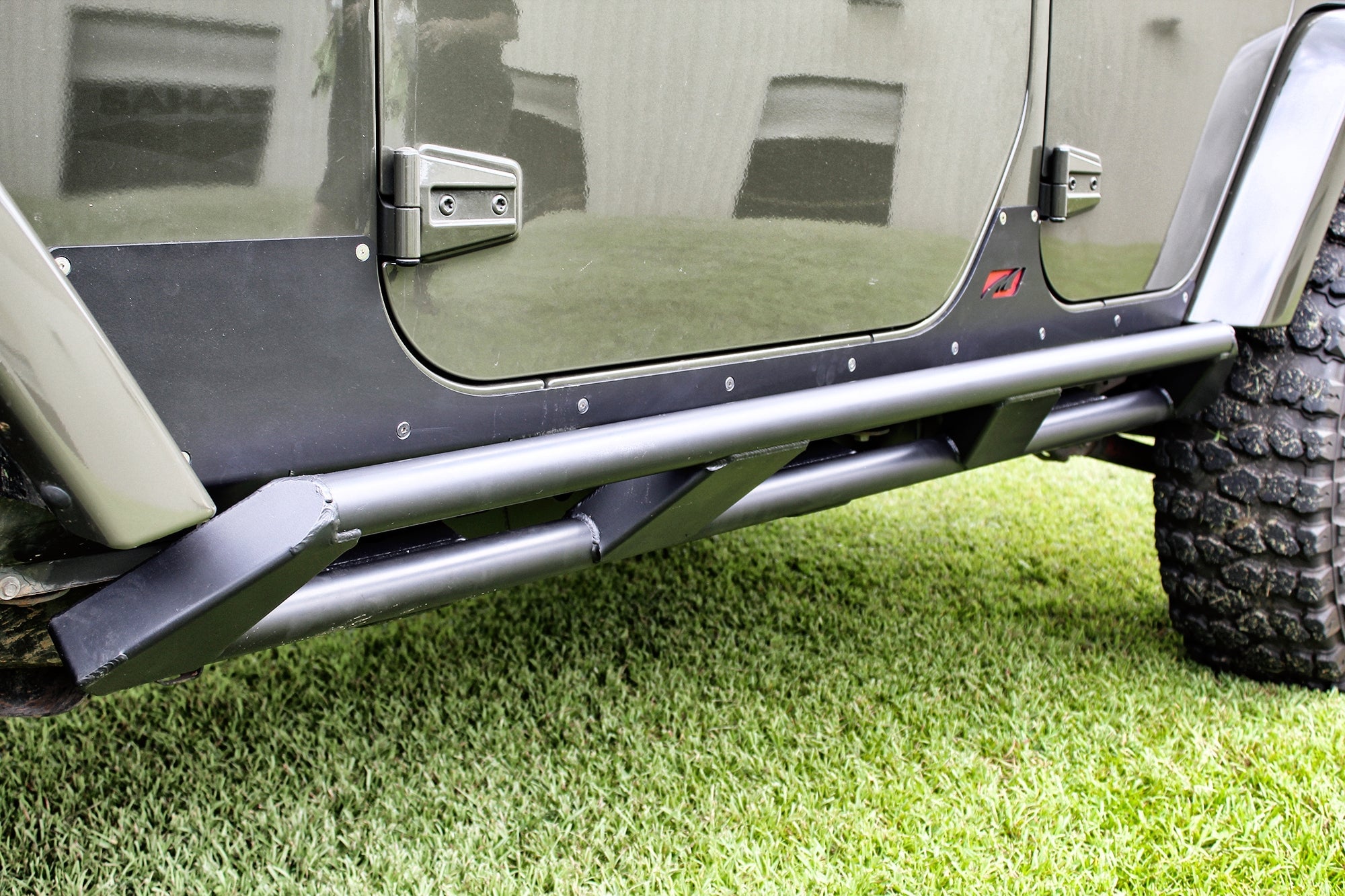 Frame Mounted Rocker Guards for Jeep JKU 4 Door Motobilt