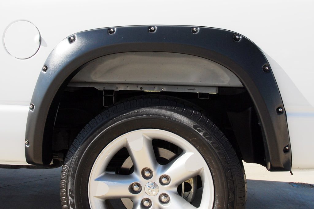Rivet Style Fender Flare Set Rear, Smooth, 2-Piece Set 2015-2019 Sierra 2500 HD/3500 HD Fleetside Lund
