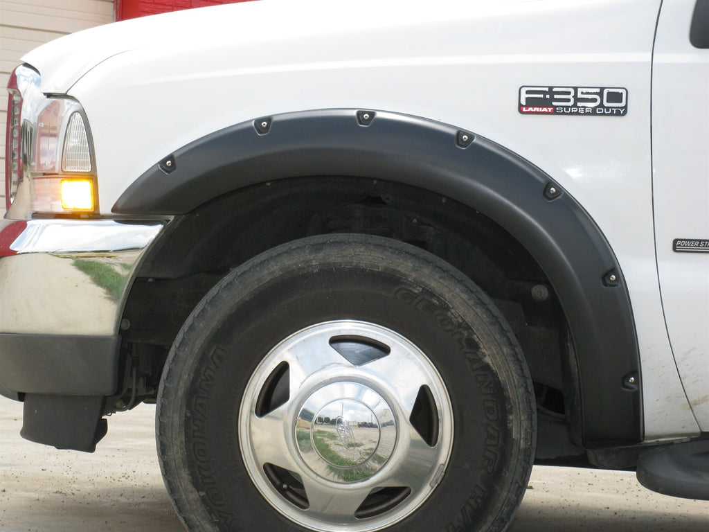 Rivet Style Fender Flare Set Front, Smooth, 2-Piece Set 1999-2007 Ford F-250/F-350 Super Duty Fleetside Lund