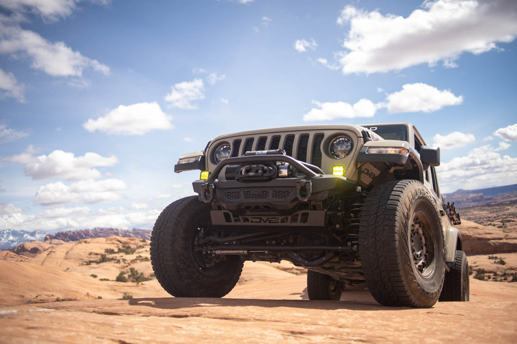 2018=2025 Jeep Wrangler JL JL Gladiator JT Front Bumper Sway Bar Disconnect Motor Skid Plate DV8 Offroad